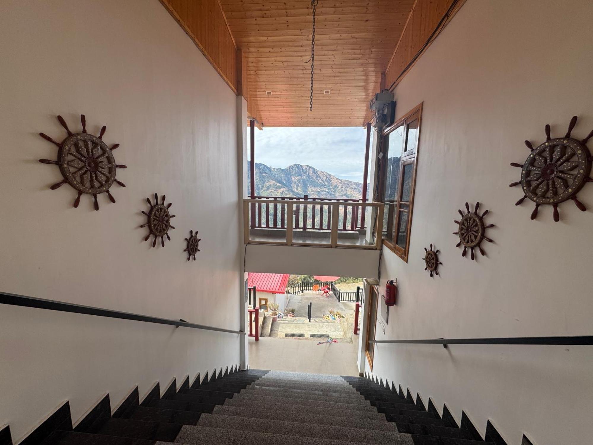 The Vintage Hill Village - Himalayan Boutique Resort Канатал Екстериор снимка